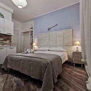 Zimmer mit Kingsize-Bett